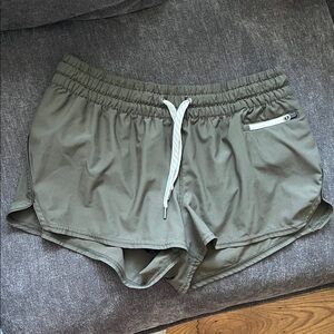 Vuori Shorts